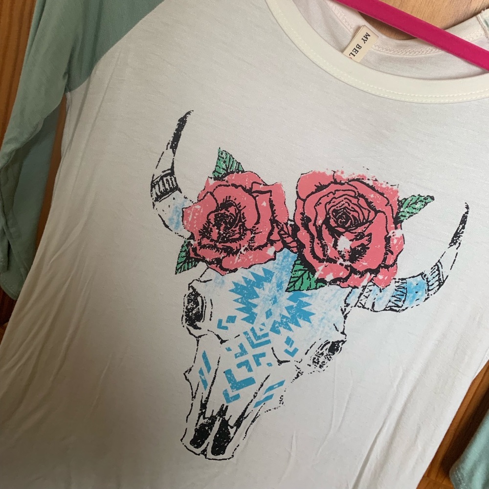 BRAND NEW - 3/4 sleeve shirt